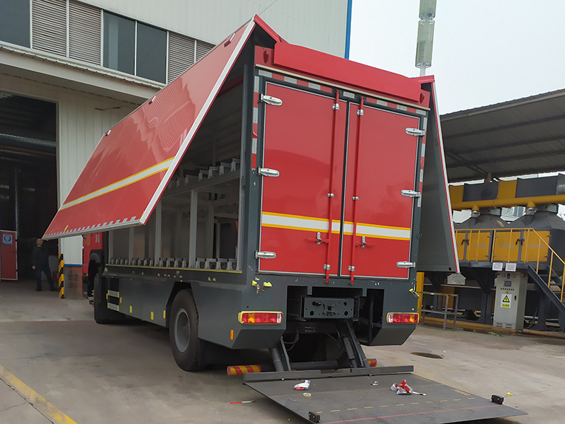 裝備運輸車